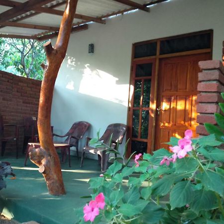 Amaya River Side Homestay Sigirîya Extérieur photo
